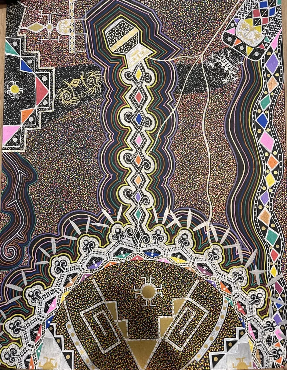 Obra original de Caripoune Yermollay: pintura em pontilhismo e geometria colorida, com uma coluna central de losangos e um arco radiante ao pé, sobre fundo pontilhado multicolorido